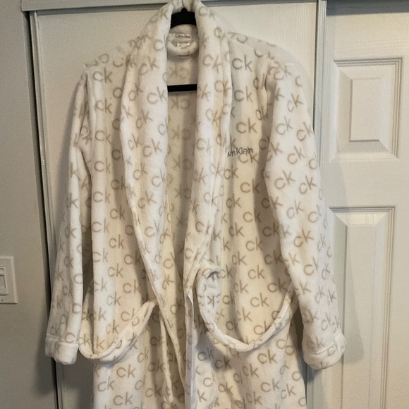 Calvin Klein Plush Terrycloth Bathrobe - Picture 1 of 3